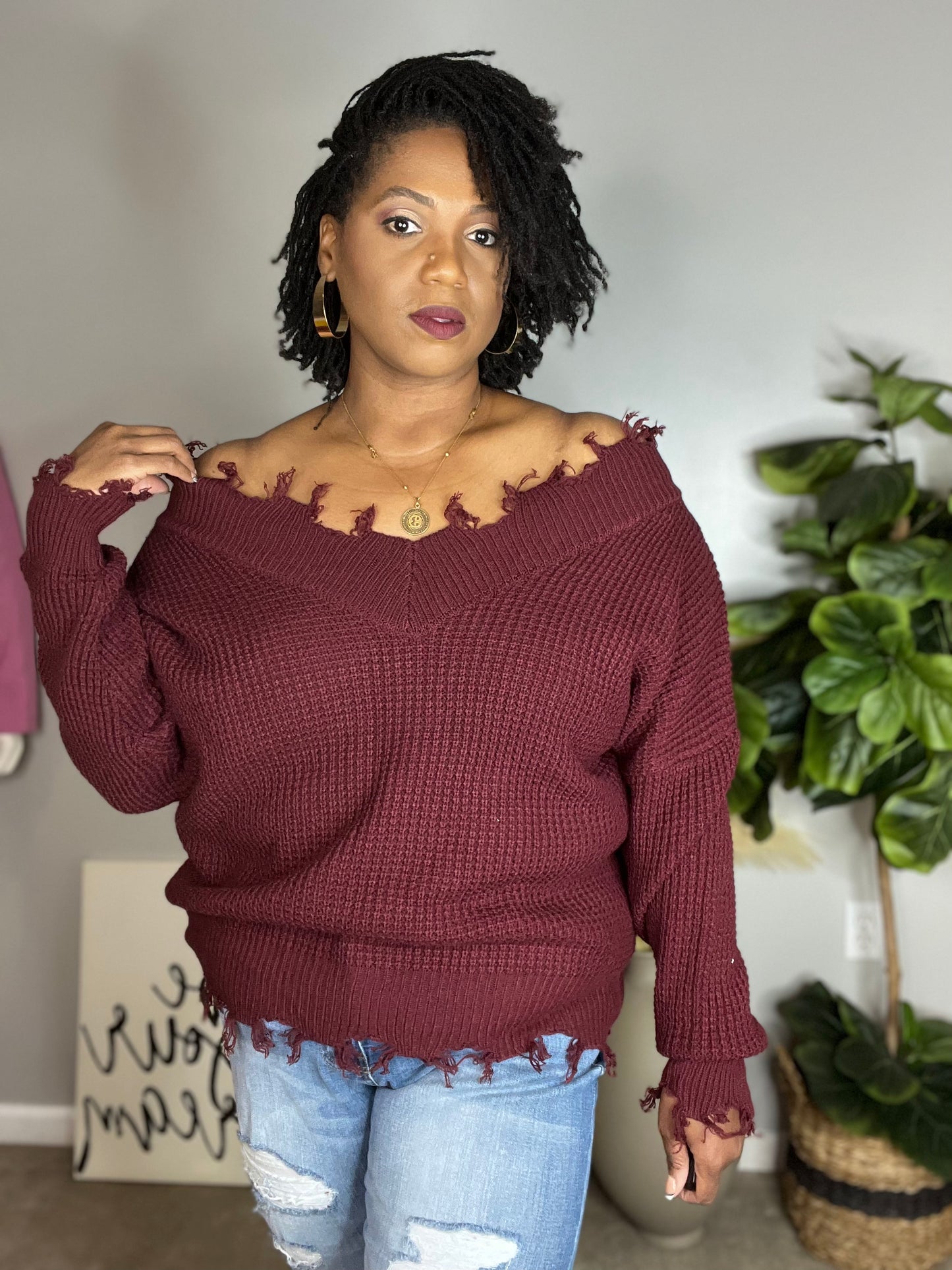 FRAYED OUT V-NECK SWEATER | BURGUNDY